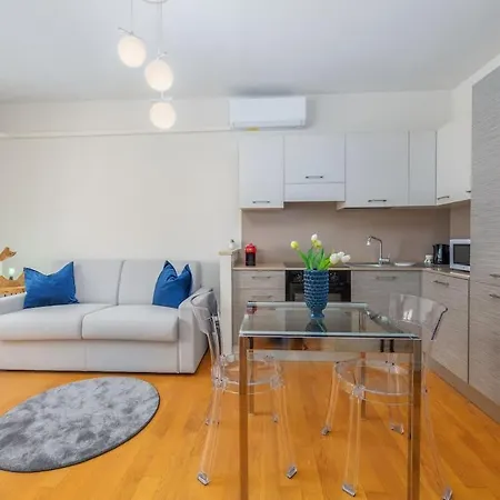 Ferienhaus Cindrelle - Near The Historic Center Lecco